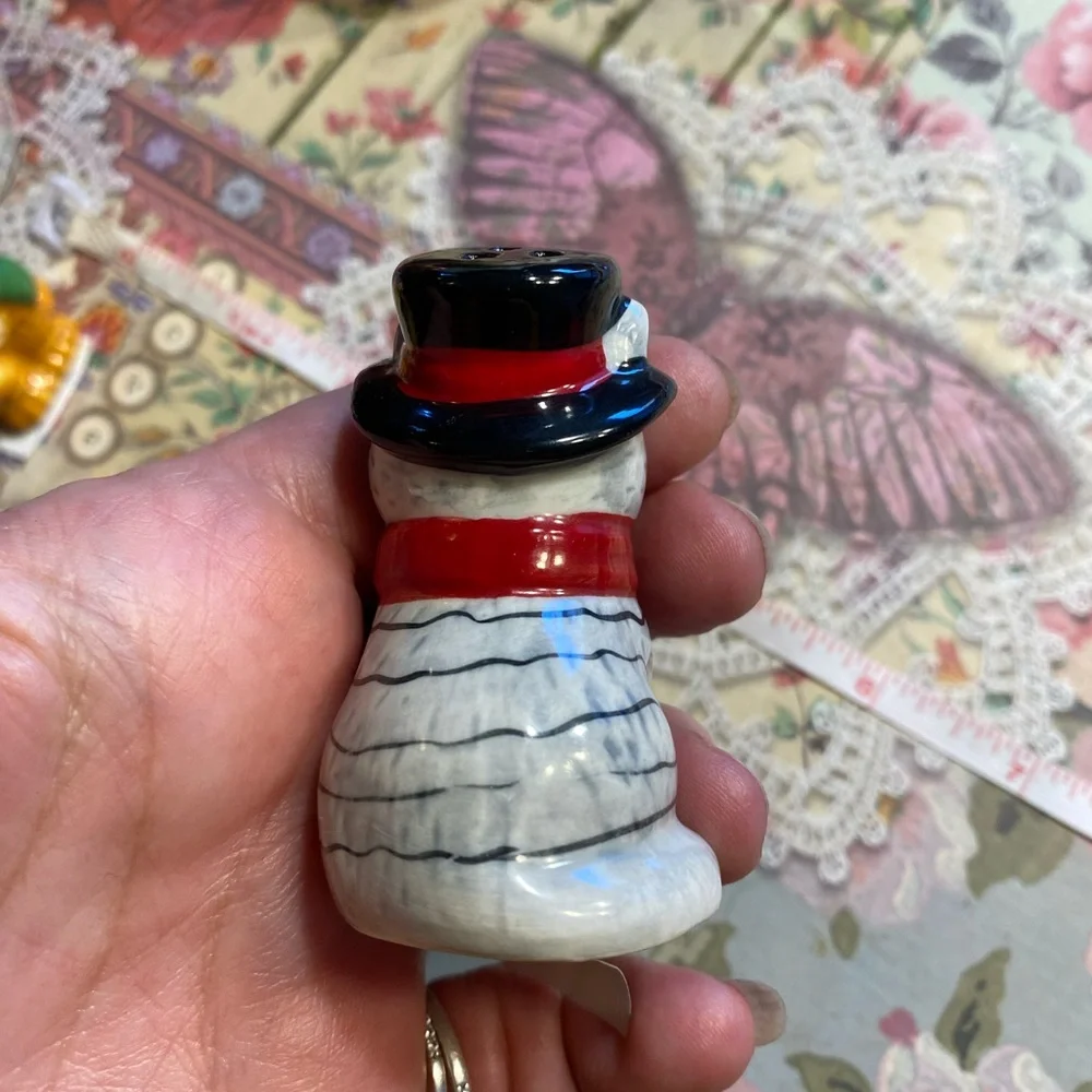 Adorable kitty salt and pepper shakers cat Christmas retro vintage inspired - Picture 9 of 9